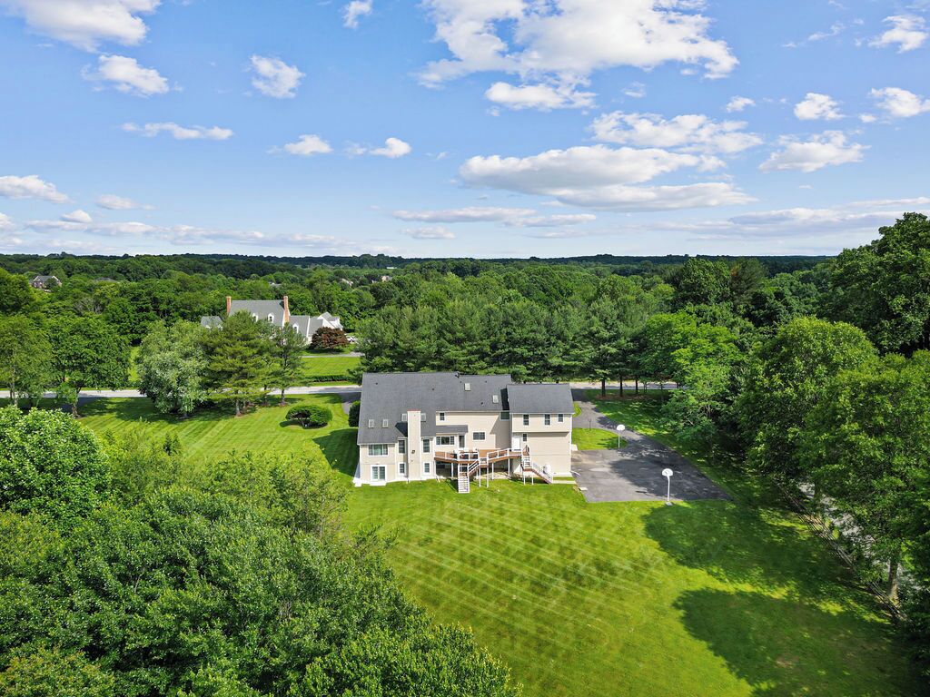 Luxurious 6-bed home with 3-acre yard, ideal for family gatherings. Book now!