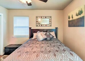 3 bedrooms, travel cot, free WiFi, bed sheets