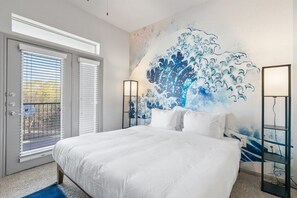 2 quartos, escrivaninha, ferros/tábuas de passar roupa