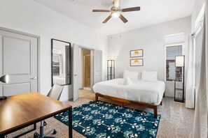 2 habitaciones, escritorio, tabla de planchar con plancha y wifi gratis
