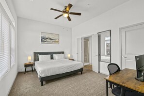 2 soverom, skrivebord, strykejern/-brett og wi-fi (inkludert)