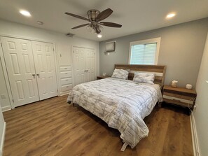 5 室のベッドルーム、旅行用ベビーベッド、WiFi、ベッドシーツ