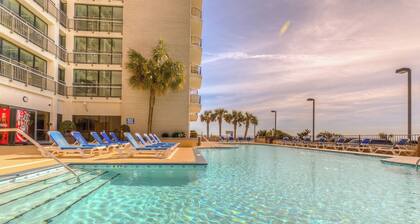 Oceanfront fabulous view kitchen lazy river pools hot tub