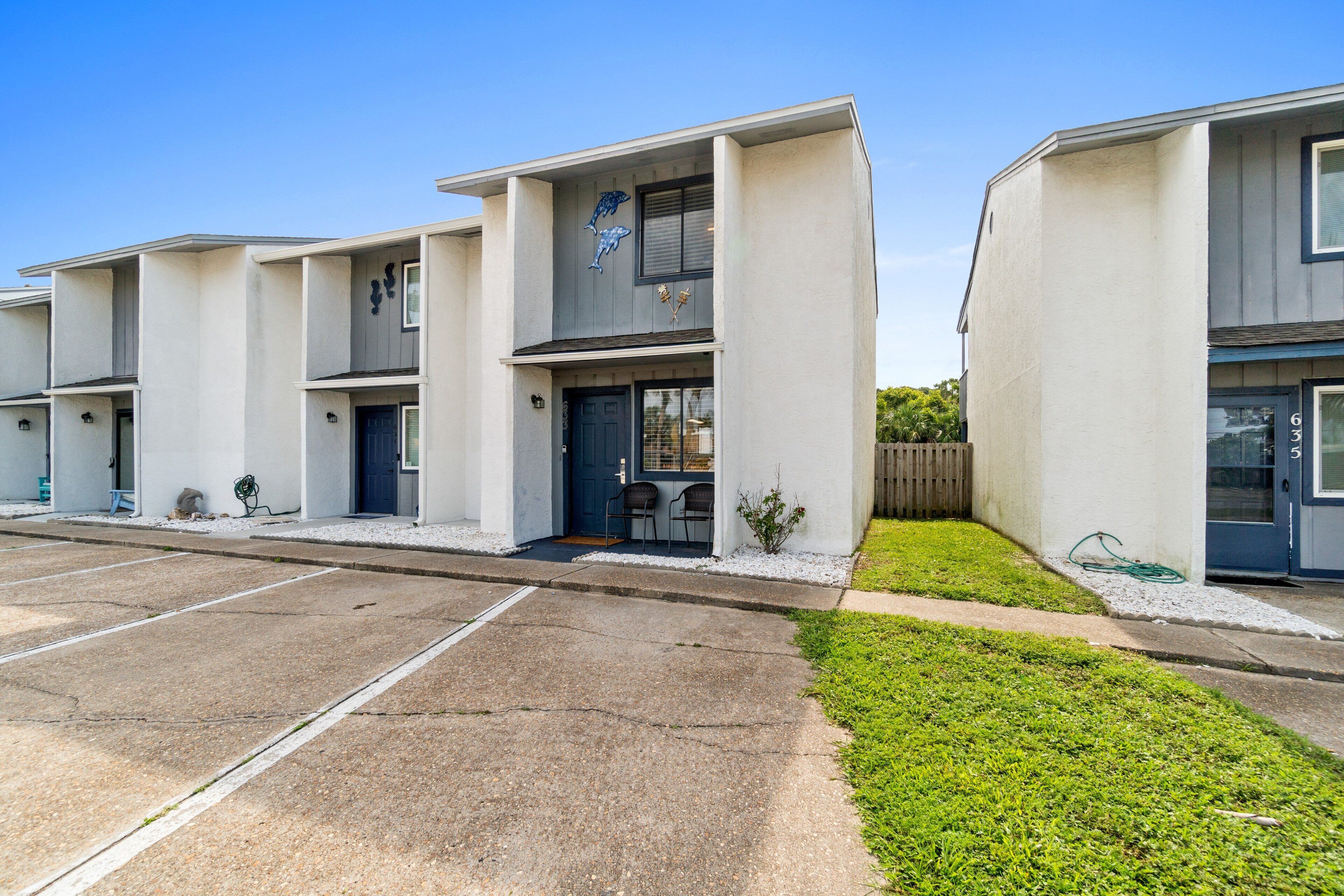 🐾Fall Break Deals! Adorable Pet Friendly Duplex in Central PCB🐾