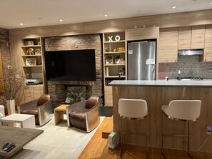 Interior - Tribecca Modern Brickwal 3BR 2BA (New York)