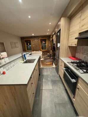 Private kitchen - Tribecca Modern Brickwal 3BR 2BA (New York)