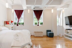 3 habitaciones, tabla de planchar con plancha, wifi y ropa de cama