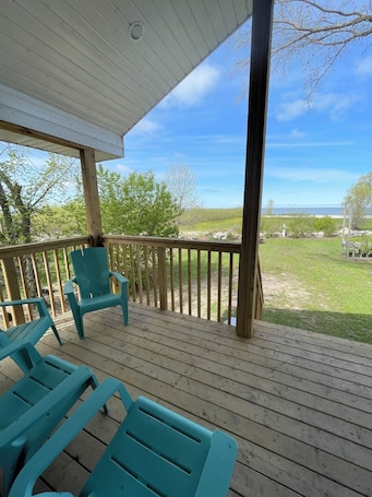 Terrace/patio. Lakefront Cabin