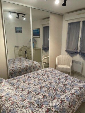 2 bedrooms, iron/ironing board
