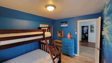 3 slaapkamers, een bureau, een strijkplank/strijkijzer, gratis wifi