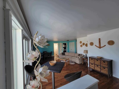 Remodelled historic suite w/nautical boho decor, in the UNESCO Town of Lunenburg