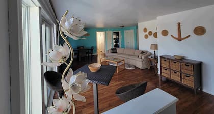 Remodelled historic suite w/nautical boho decor, in the UNESCO Town of Lunenburg