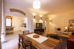 Dining - Spacious and elegant Satyr residence with terrace (Verona)
