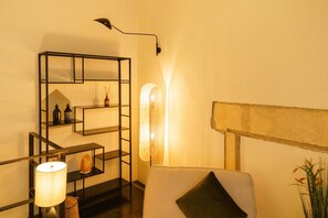 A cozy room with a modern shelving unit, a lamp, and a bed with a pillow. - Spacious and elegant Satyr residence with terrace (Verona)