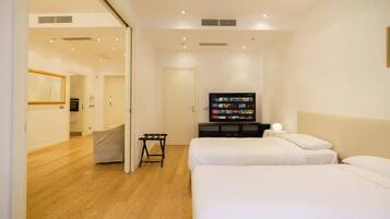 2 bedrooms, in-room safe, iron/ironing board, WiFi