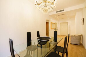 Dining - Luxurious Stella residence with balcony overlooking Arena (Verona)