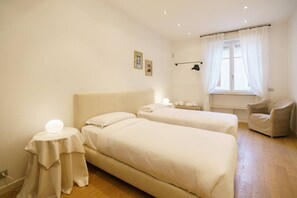 3 bedrooms, in-room safe, iron/ironing board, WiFi - Luxurious Stella residence with balcony overlooking Arena (Verona)