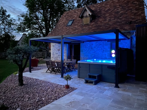 Gîte de caractère en pierre avec son Jacuzzi proche Rocamadour et gouffre de Padirac