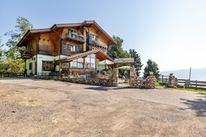 Exterior - Apartment 'Monte Altissimo' with Mountain View, Shared Terrace and Wi-Fi (Brentonico)