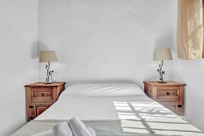 1 bedroom, free WiFi, bed sheets - Holiday Home 'Casas Al Alba 2' with Private Terrace, Wi-Fi and Air Conditioning (Zahora)