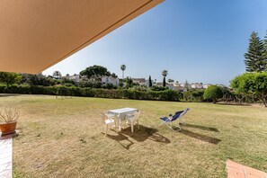 Outdoor dining - Studio Apartment 'Casa María' with Shared Pool, Private Terrace and Shared Garden (Mijas Costa)