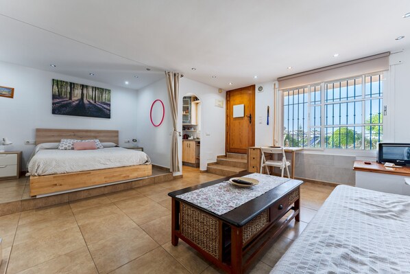 Iron/ironing board, free WiFi, bed sheets