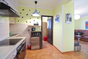Fridge, oven, stovetop, cookware/dishes/utensils - Apartment 2328/111214 (Istria - Pula), 750m from the beach (Pula)