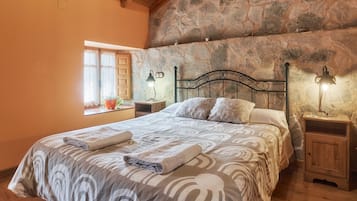 2 slaapkamers, een strijkplank/strijkijzer, gratis wifi, beddengoed