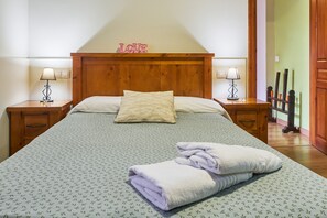 1 soverom, strykejern/-brett, wi-fi (inkludert) og sengetøy