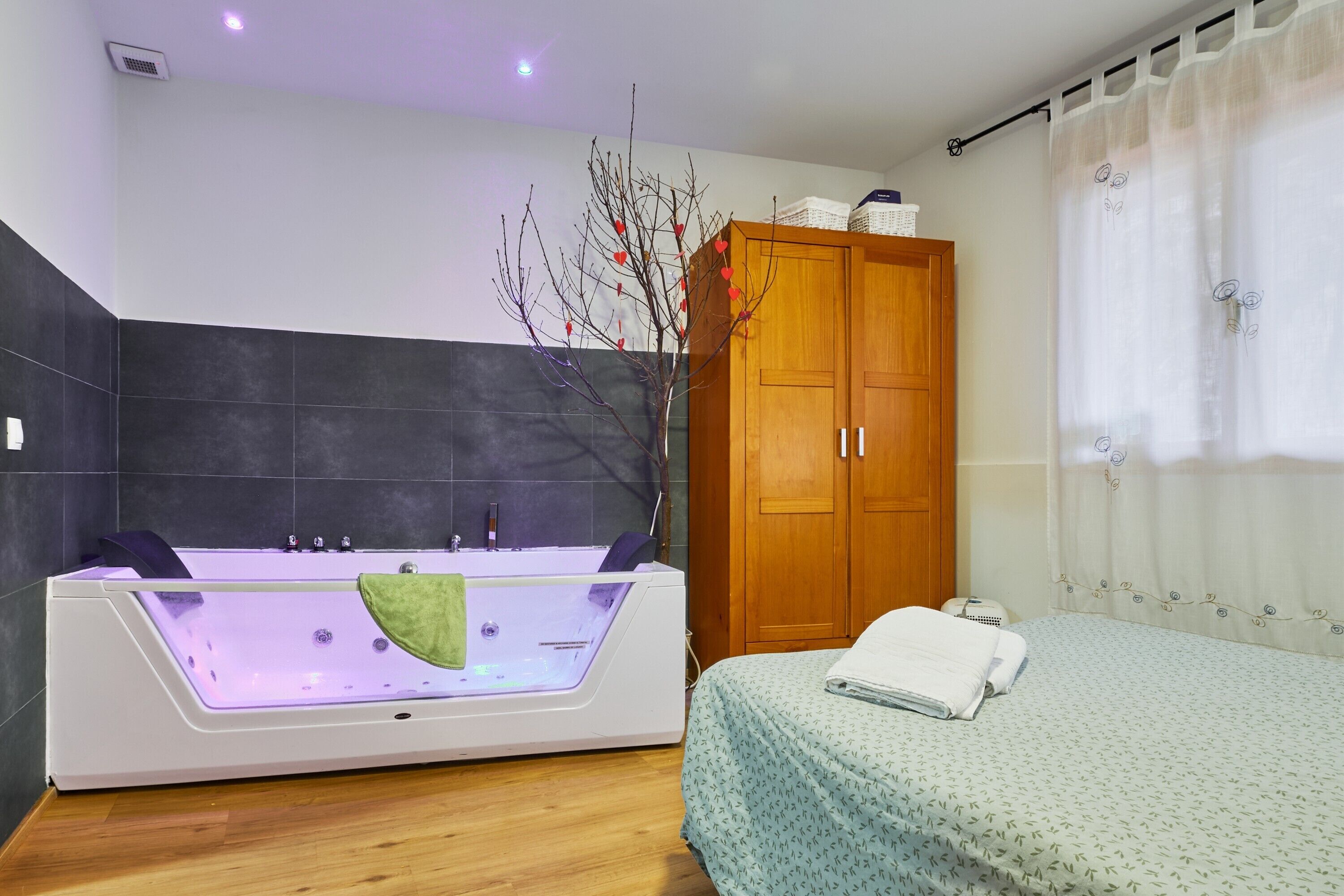 1 slaapkamer, een strijkplank/strijkijzer, gratis wifi, beddengoed