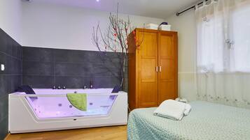 1 slaapkamer, een strijkplank/strijkijzer, gratis wifi, beddengoed