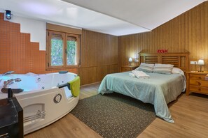 Douche, sèche-cheveux, serviettes fournies