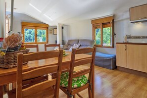 Fernseher, Kamin, DVD-Player, Stereoanlage