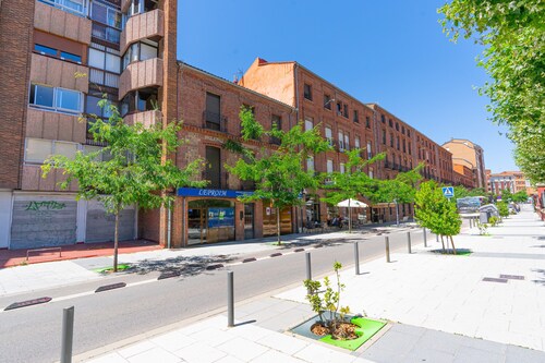 Apartment 'Entrevías Lodging' with Balcony and Wi-Fi