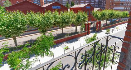 Apartment 'Entrevías Lodging' with Balcony and Wi-Fi