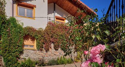 House 'Aguas Frías 3' with Mountain Views, Private Garden and Wi-Fi