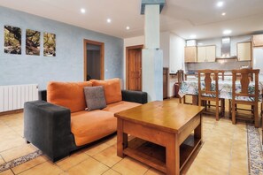 TV, fireplace, DVD player, stereo