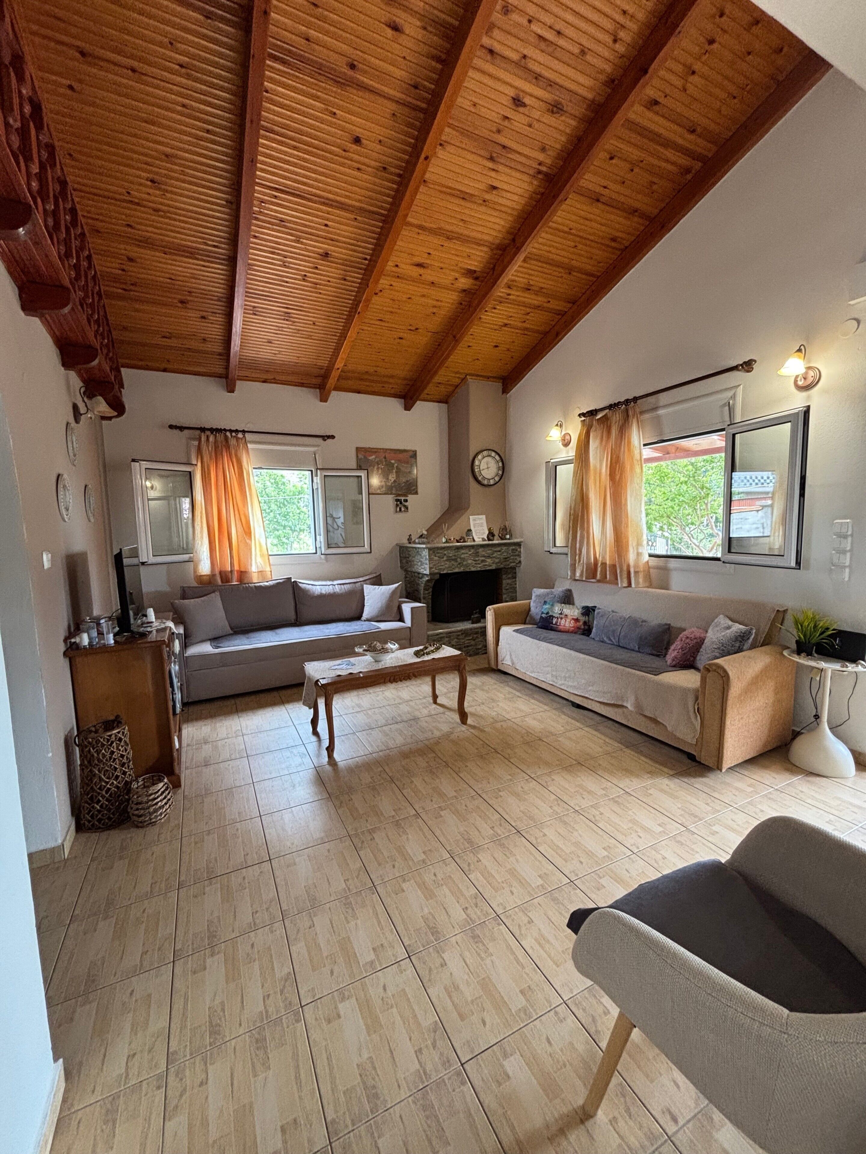 TV, fireplace, stereo