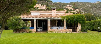 Holiday Home 'Villa Tiziana' with Sea View, Wi-Fi and Air Conditioning