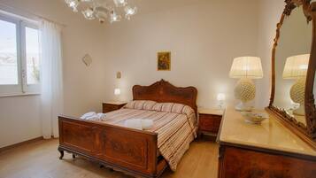 2 Schlafzimmer, Bügeleisen/Bügelbrett, Bettwäsche