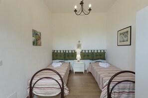 2 bedrooms, iron/ironing board, bed sheets