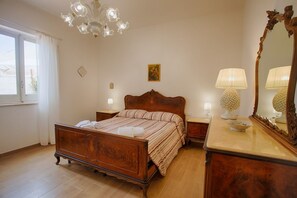 2 bedrooms, iron/ironing board, bed sheets