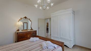 2 Schlafzimmer, Bügeleisen/Bügelbrett, Bettwäsche