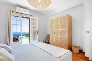 4 slaapkamers, een strijkplank/strijkijzer, gratis wifi, beddengoed