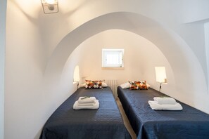 3 chambres, fer et planche à repasser, Wi-Fi, draps fournis