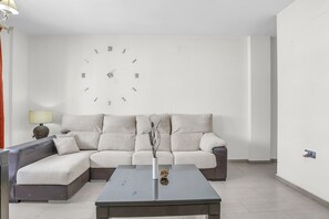 TV - Apartment 'Aryan' with Private Terrace, Wi-Fi and Air Conditioning (Conil de la Frontera)