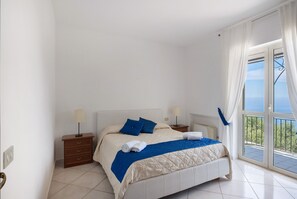 2 bedrooms, free WiFi, bed sheets - Apartment 'Appartamento Sorrento' with Sea View, Wi-Fi, and Air Conditioning (Massa Lubrense)