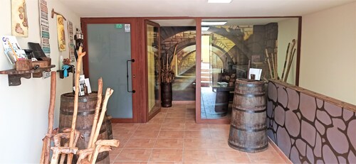 Apartment 'El Guardaviñas Centenales' with Mountain View, Shared Terrace and Wi-Fi