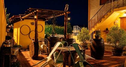 Apartment 'El Guardaviñas Centenales' with Mountain View, Shared Terrace and Wi-Fi