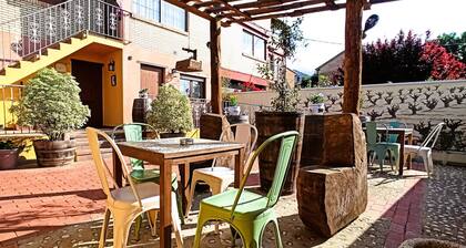 Apartment 'El Guardaviñas Centenales' with Mountain View, Shared Terrace and Wi-Fi